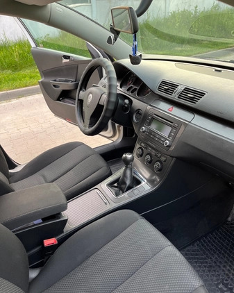 Volkswagen Passat cena 13500 przebieg: 284700, rok produkcji 2005 z Kielce małe 781